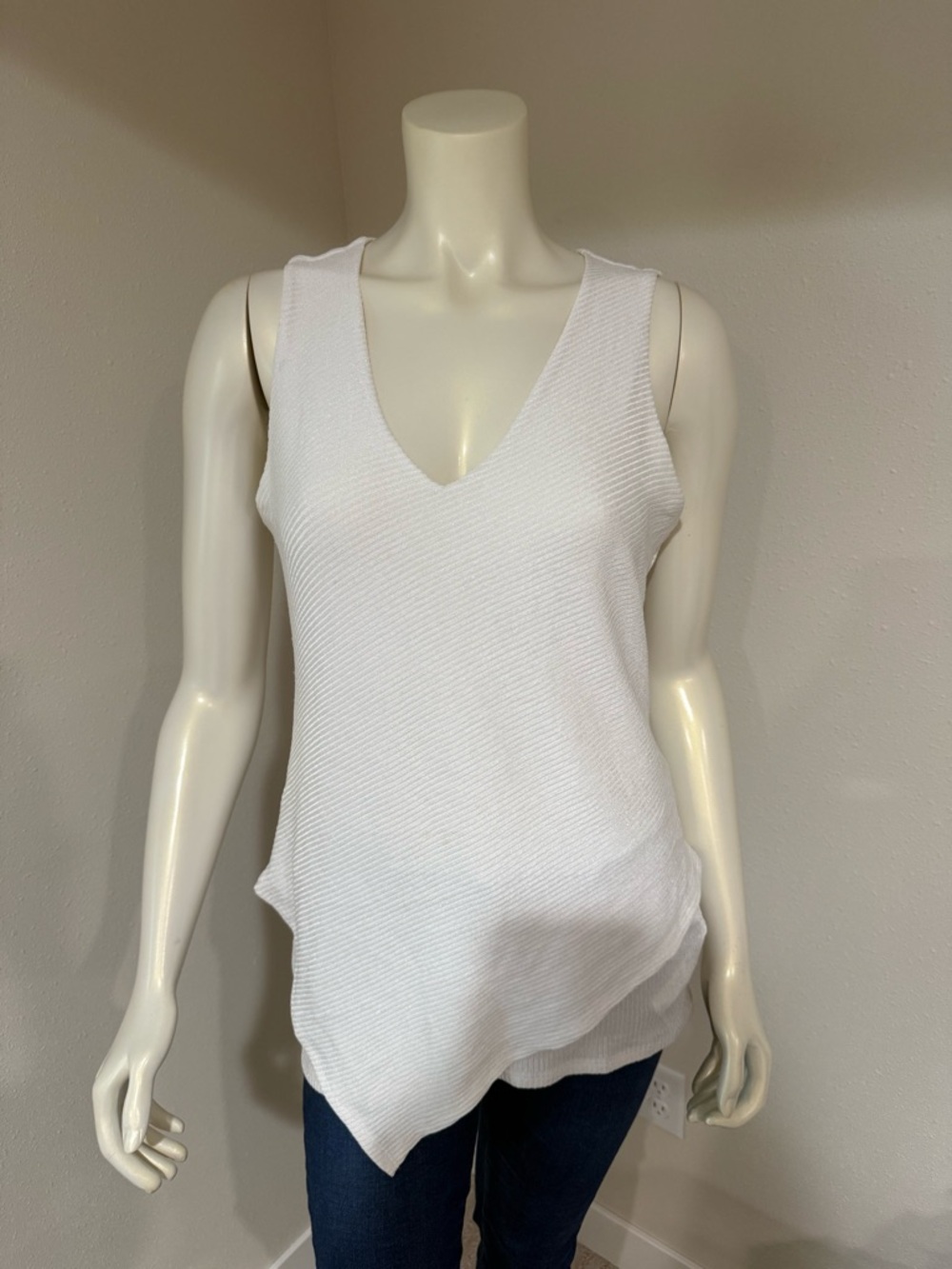 White House Black Market White V-Neck Sleeveless Knit Tank